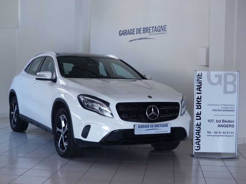 MERCEDES-BENZ GLA - 200 Sensation 7G-DCT