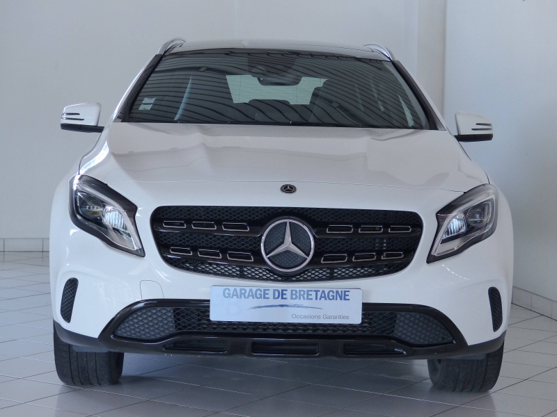 MERCEDES-BENZ GLA - 200 Sensation 7G-DCT