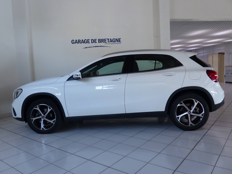 MERCEDES-BENZ GLA - 200 Sensation 7G-DCT